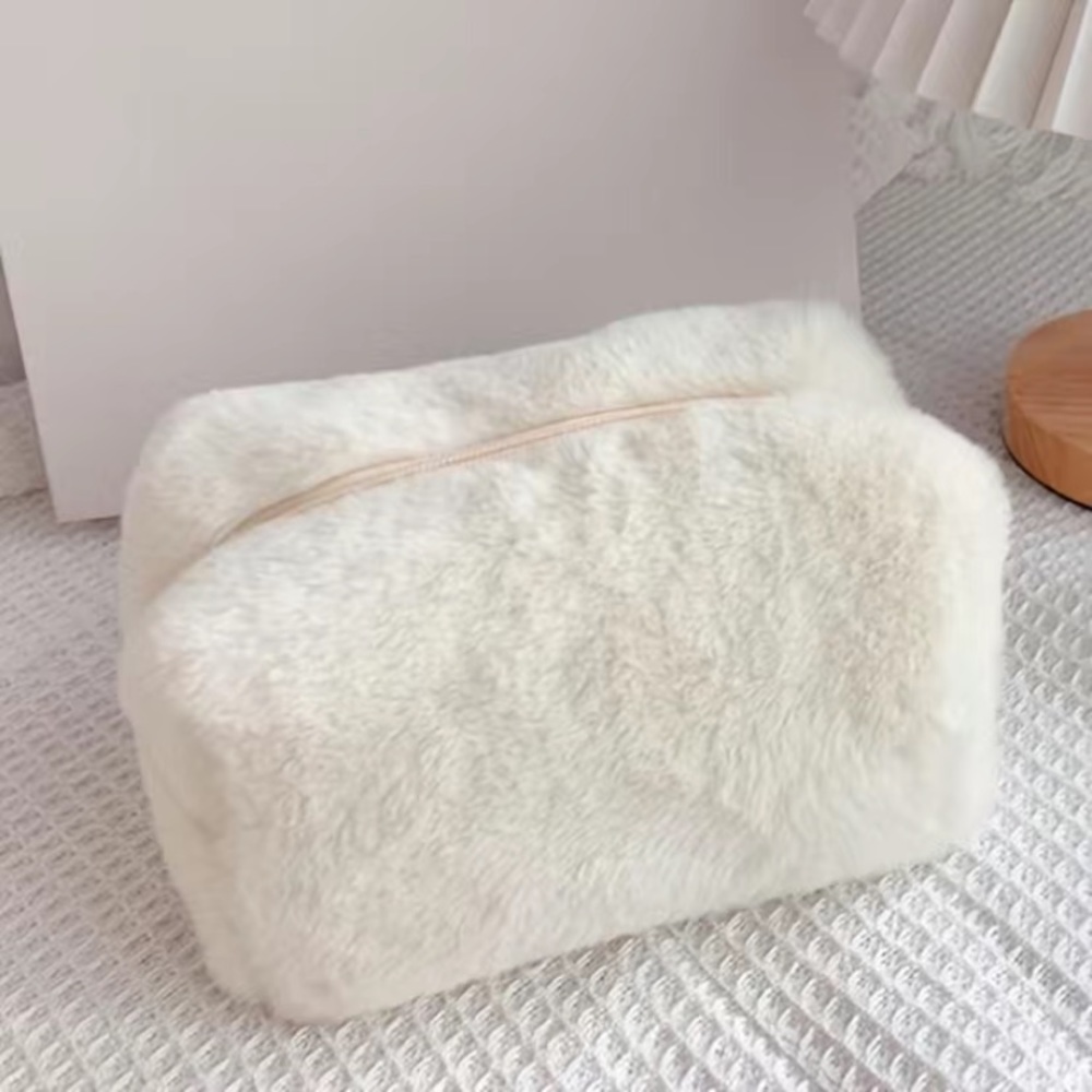 Womens NEW White Faux Fur Zipper Cosmetic Bag/Travel Clutch/Makeup Purse, OS